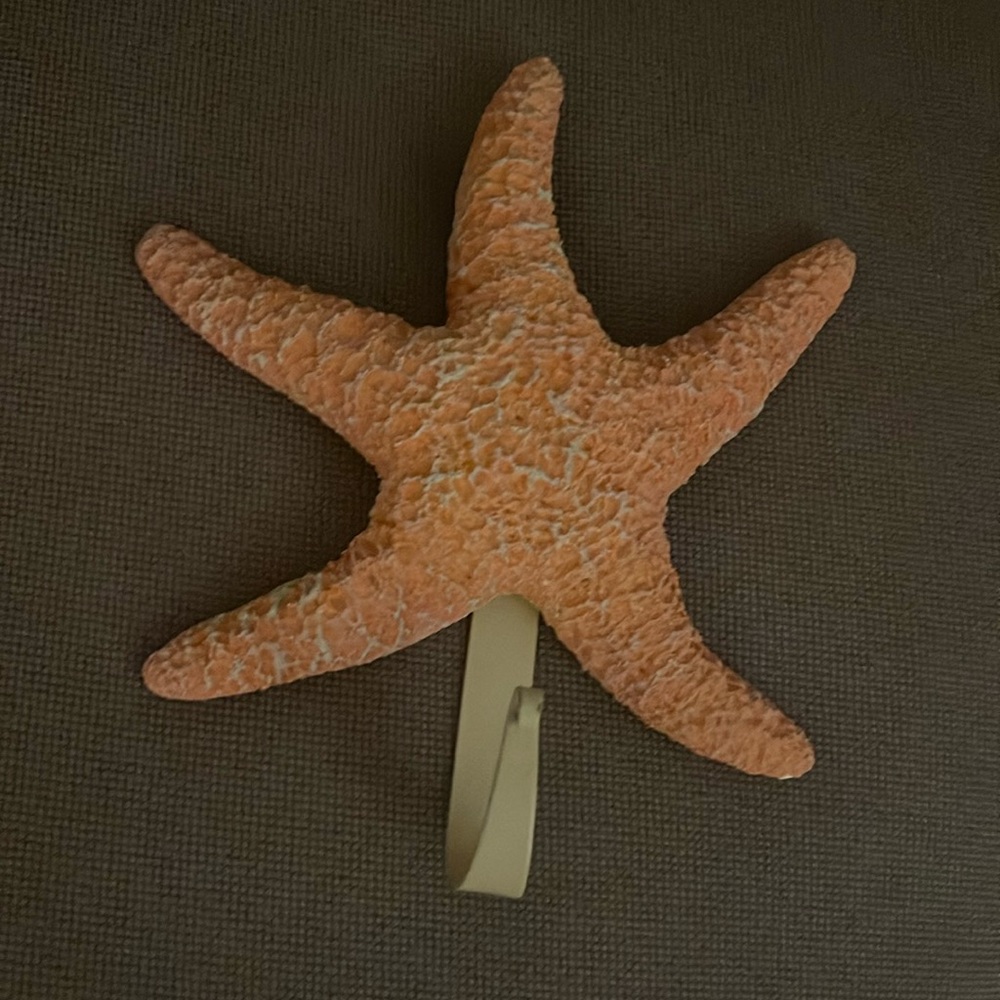 Towel hanger